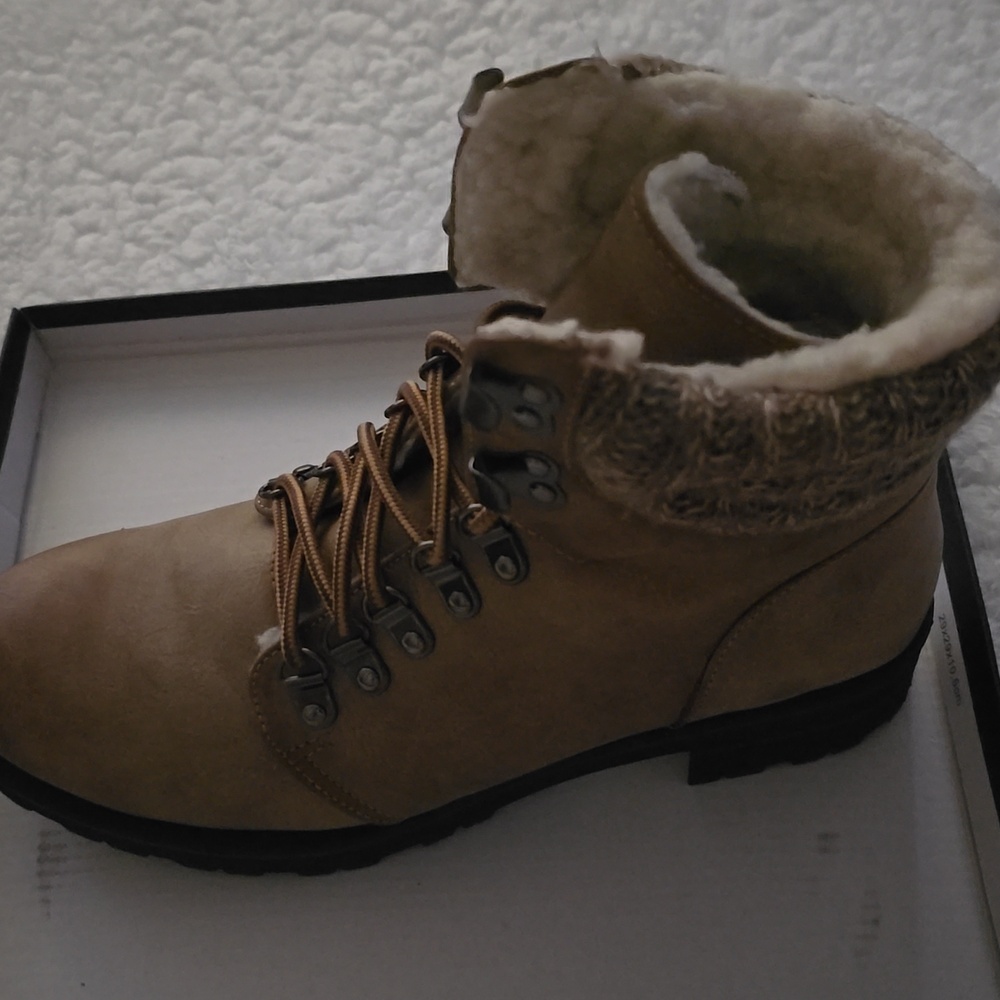 Tan Lace-Up Boots with Fake Shearling Lining Women's Size #9